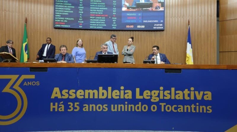 Parlamentares votam mais de 100 projetos na última sessão de 2024