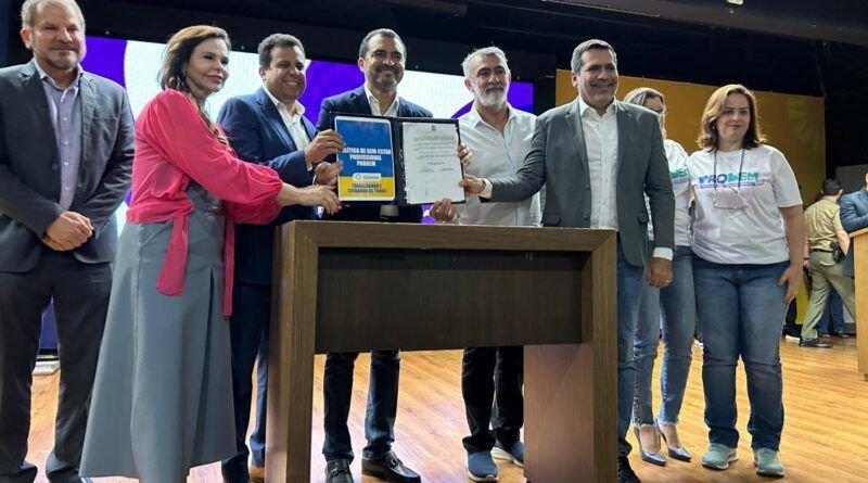 Amélio participa do lançamento da Política de bem-estar para profissionais da Educação