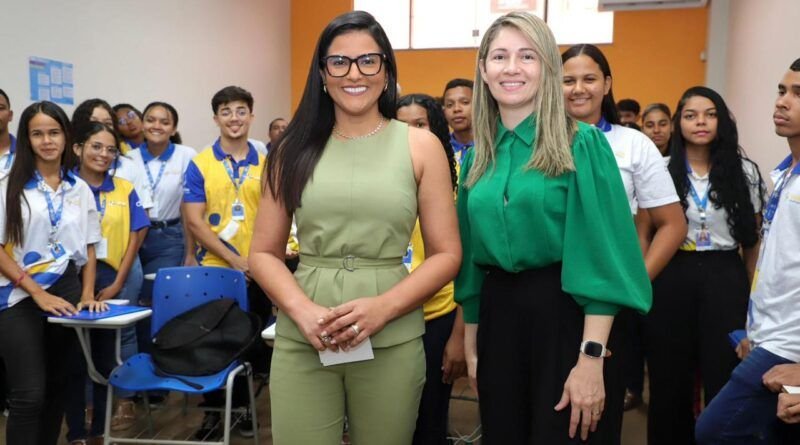 Primeira-dama Karynne Sotero convida inscritos no programa Jovem Trabalhador a participarem de seleção para intercâmbio em Barcelona