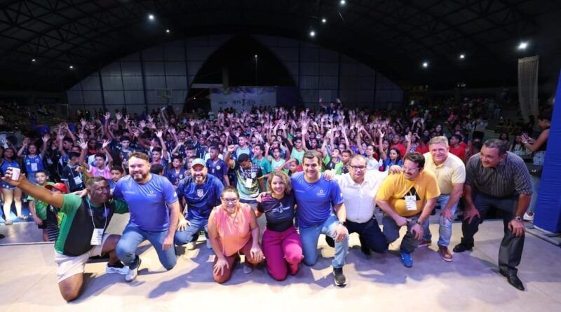 Mais de 1200 estudantes-atletas participam da  cerimônia de abertura da etapa estadual dos JETs 2024