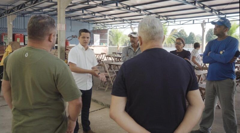 Jorge Frederico garante asfalto em estrada municipal que dá acesso a balneários e casas em Araguaína