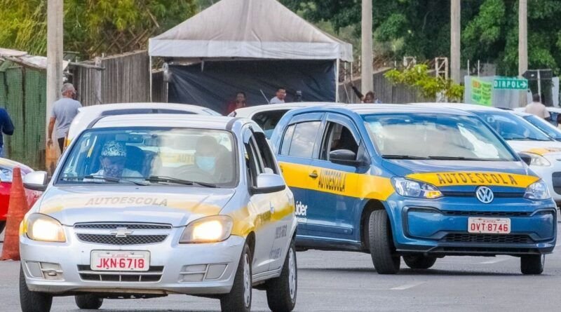 Contran aprova novas regras para tirar CNH e elimina aulas obrigatórias em autoescolas
