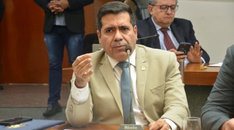 Marcus Marcelo pede estudo para ampliar atendimentos do Hospital Regional de AraguaÃna através do HDT