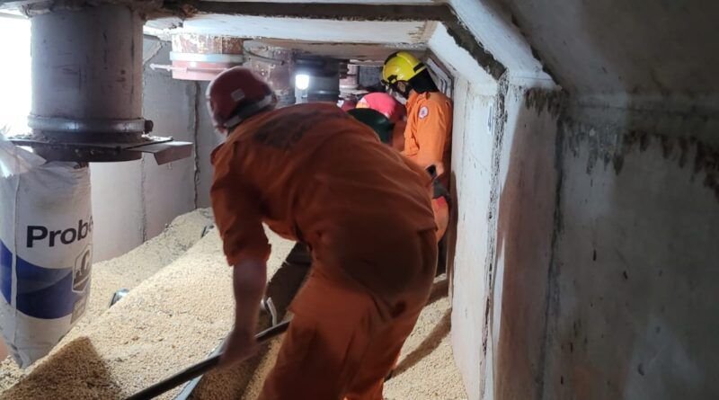 Trabalhador de 26 anos morre soterrado por grãos de soja em galpão de armazenagem