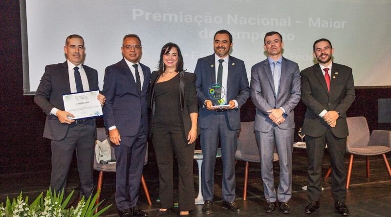 Governador Wanderlei Barbosa recebe prêmio de 2ª melhor gestão contábil e fiscal do país