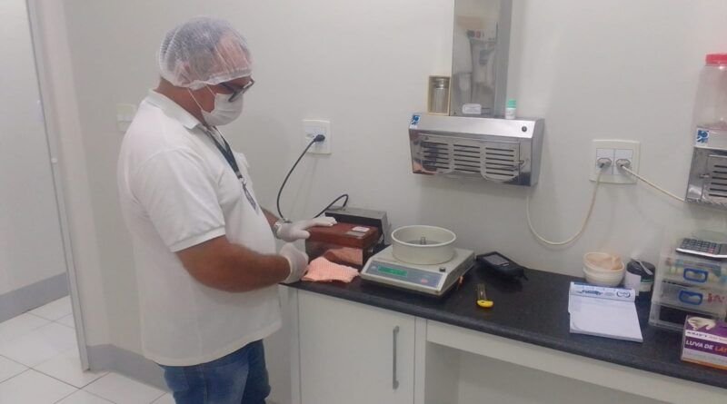 Balanças de pesagem de farmácias de manipulação são fiscalizadas pela Agência de Metrologia