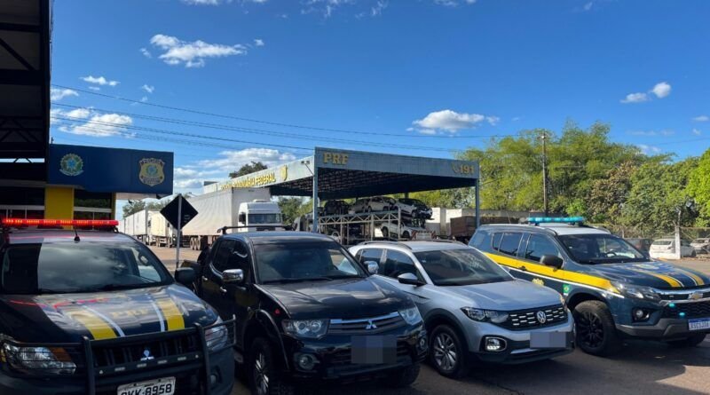 PRF recupera 2 veículos adulterados com registro de roubo na BR-153
