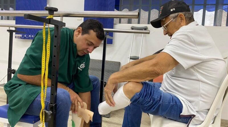 Governo do Tocantins entrega próteses para pacientes de Araguaína e região