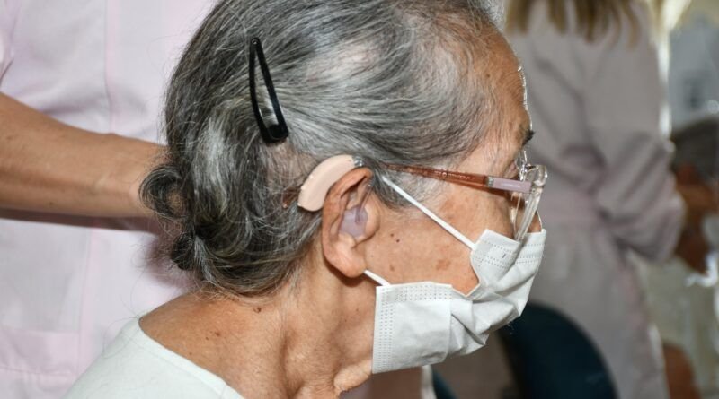 Governo do Tocantins intensifica entrega de aparelhos auditivos