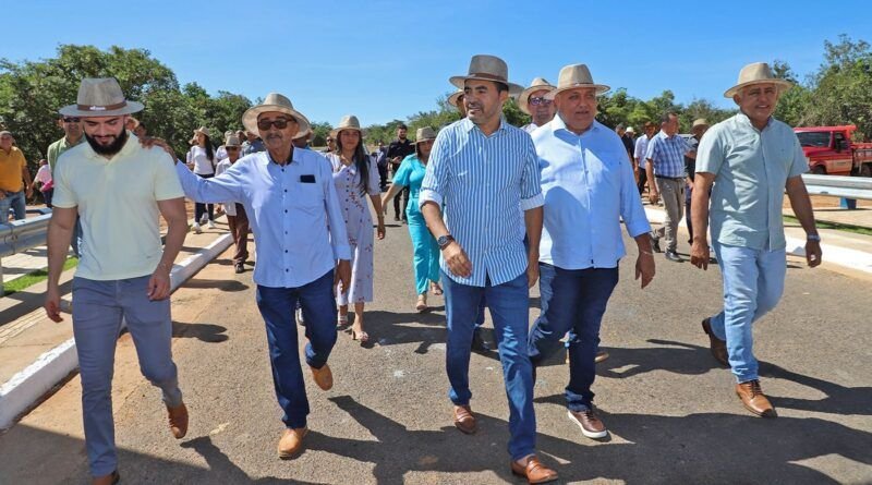 Governador Wanderlei Barbosa entrega obras de infraestrutura à população de Rio Sono ao prestigiar o 42º aniversário do municÃpio