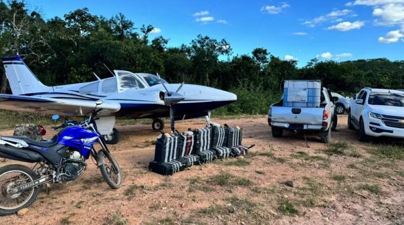Polícia Federal apreende avião com 400kg de cocaína e prende 4 homens