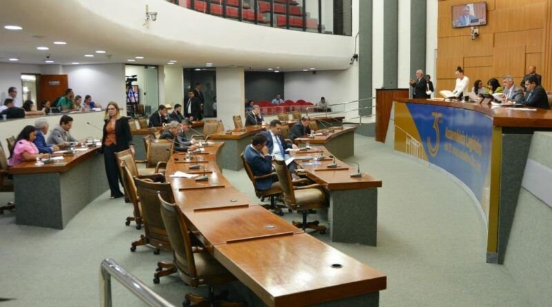 Plenário aprova proposta que cria delegacias e concede indenização para servidores do Estado