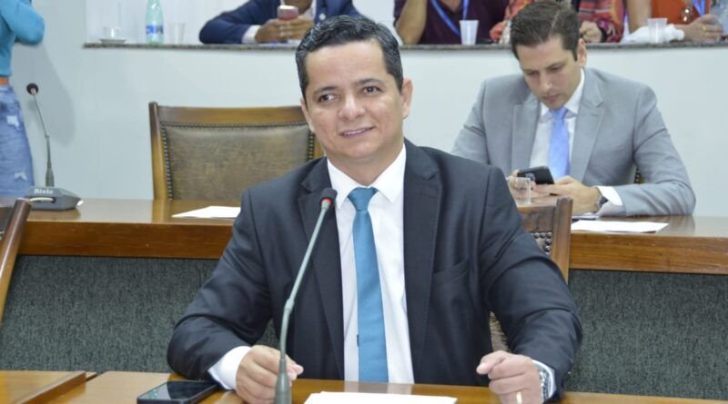Jorge Frederico apresenta Anteprojeto de Lei que propõe carga horária máxima de 30 horas semanais para técnicos auxiliares e enfermeiros no Tocantins