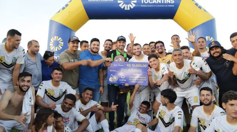 Wanderlei Barbosa entrega premiação aos campeões do Copão Jalapão