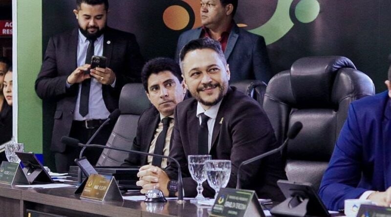 Lei proposta por Max Fleury cria Campanha Permanente de Sensibilização à Vacinação em AraguaÃna