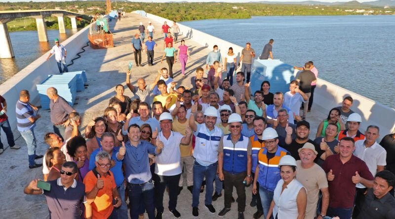 Governador Wanderlei Barbosa visita obra da Ponte de Porto Nacional e anuncia entrega para 14 de junho
