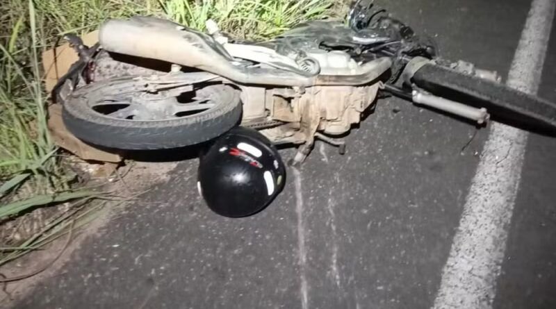 Em Santa Fé: motociclista morre após bater em caminhão