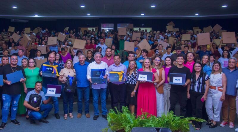 Governo do Tocantins finaliza entrega de notebooks do PROFE Digital nas Regionais de Educação de Araguatins e Tocantinópolis