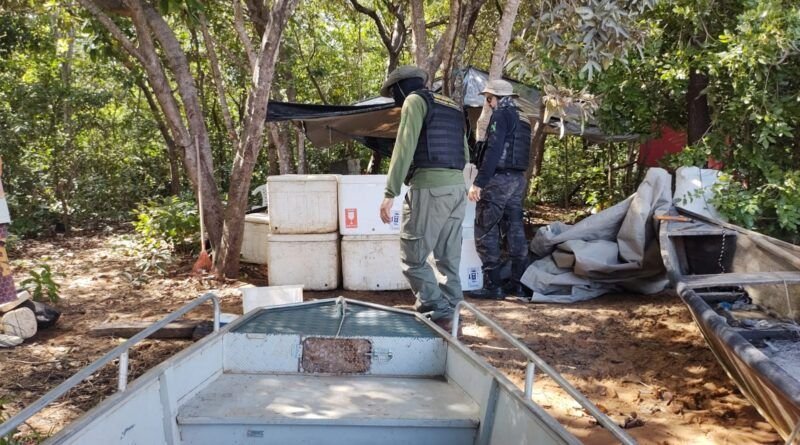 Naturatins apreende 5.950 metros de redes, 40 quilos de pescado e aplica mais de R$ 14 mil em multas