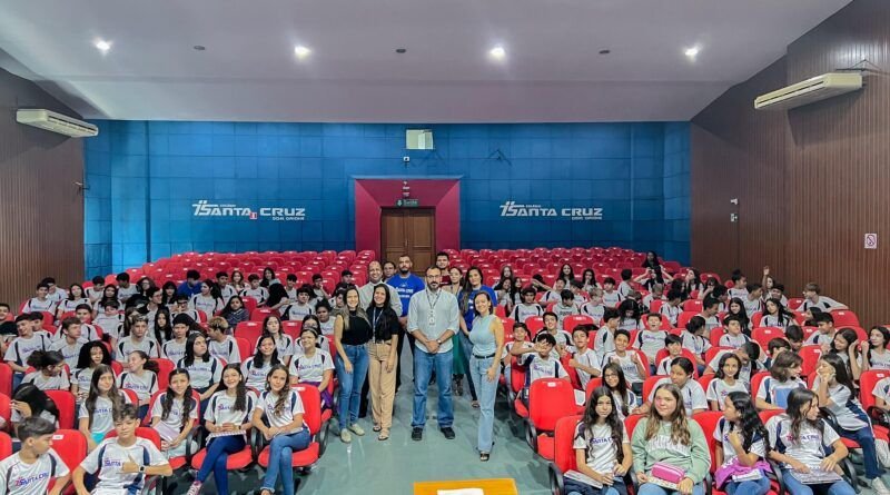 Delegado da PolÃcia Civil do Tocantins ministra palestra sobre os efeitos do bullying para estudantes de AraguaÃna