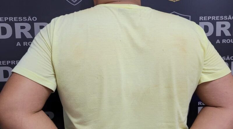 Homem que espancou e roubou cheques de vitima para aplicar golpes é preso em AraguaÃna