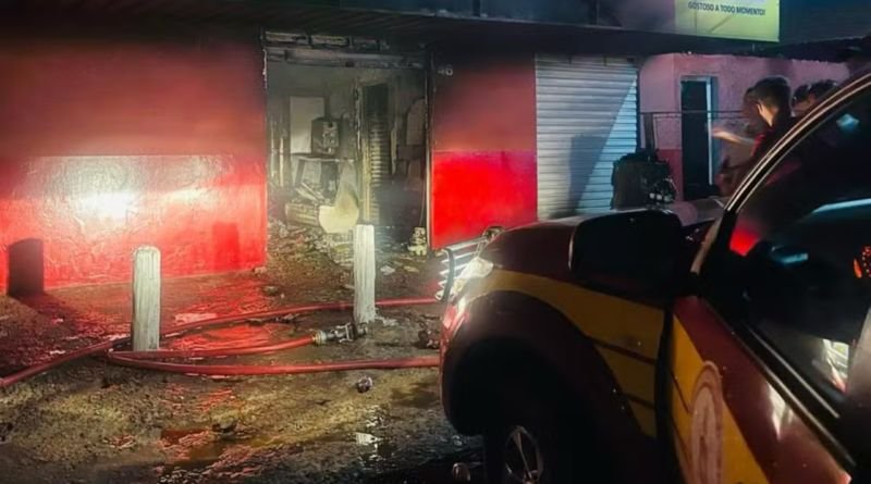 Mulher é presa após causar incêndio em supermercado