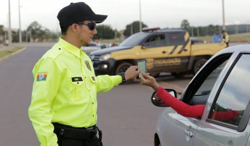 Ministério Público cobra fiscalização de veÃculos sem placa em AraguaÃna