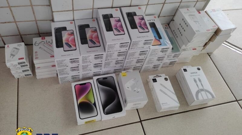 Durante abordagens a ônibus, PRF apreende 55 eletrônicos sendo transportados ilegalmente e cumpre mandado de prisão