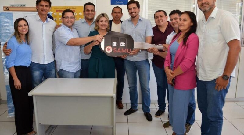 Deputado Olyntho participa de entrega de ambulância para Guaraí