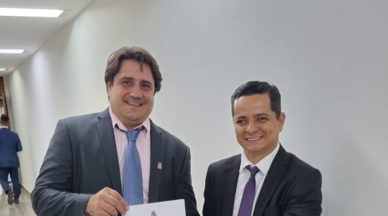 Jorge Frederico e Eduardo Fortes querem gerente do INSS/TO na AL para prestar esclarecimentos sobre falta de médicos peritos em AraguaÃna e Gurupi