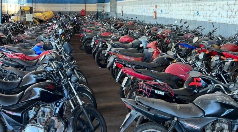 PRF do Tocantins leiloa quase 400 veículos apreendidos