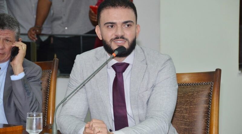 Sancionada Lei de Léo Barbosa que cria política estadual de fornecimento de medicamentos à base de canabidiol