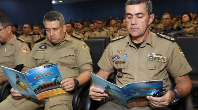 Polícia Militar realiza solenidade de lançamento da 5º edição da ?PMTO em Revista? e entrega certificados à formandos dos Cursos de Aperfeiçoamento