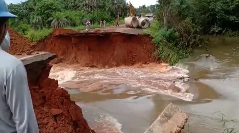 Trecho da BR-226 desmorona após fortes chuvas