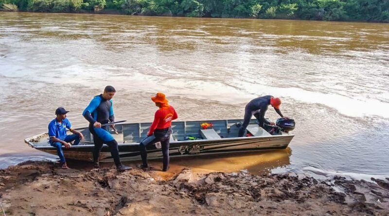 Bombeiros militares recuperam corpo de indígena, em Tocantínia