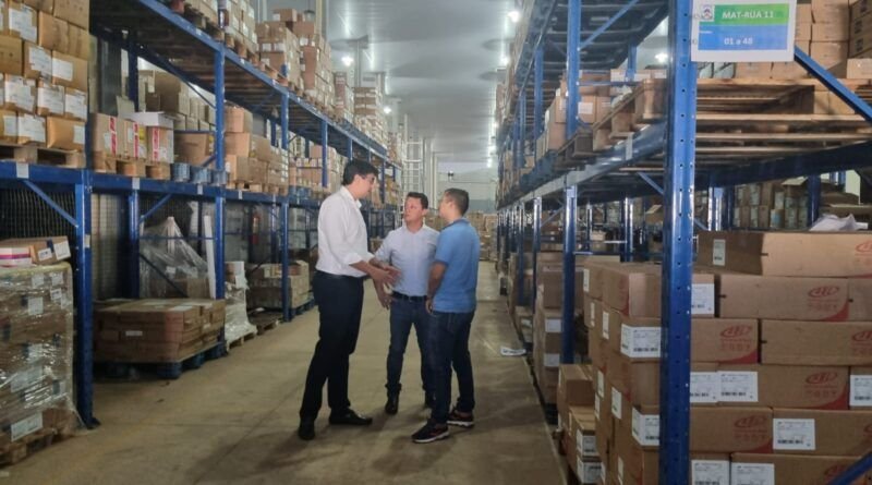 Secretário de Saúde vistoria Estoque Regulador Estadual