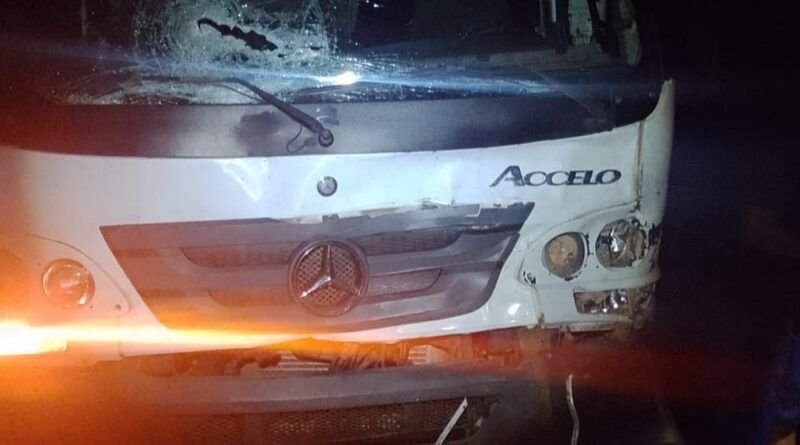 Motorista morre ao ser atropelado enquanto sinalizava local de acidente na BR-153