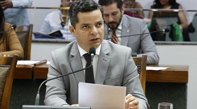 Jorge Frederico pede fiscalização intensa para evitar distribuição de bebidas ilegais no Tocantins