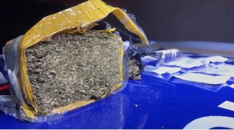 Dois homens são presos por suspeita de tráfico de drogas durante patrulhamento no bairro São João, em Araguaína