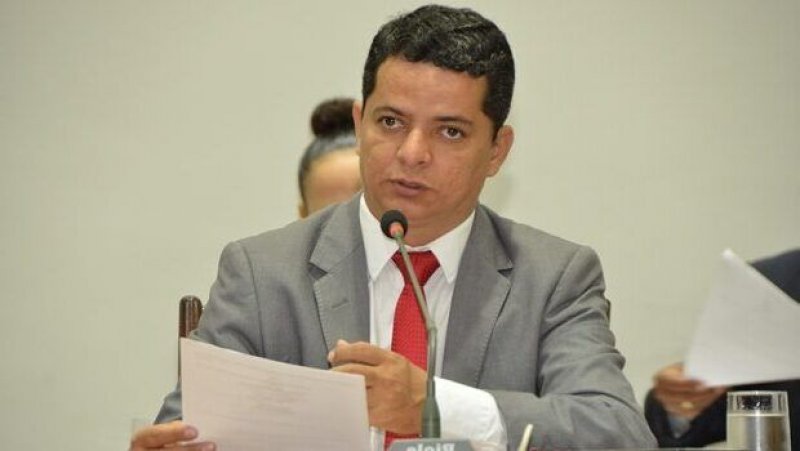 Jorge Frederico quer zerar imposto de computador para estudantes