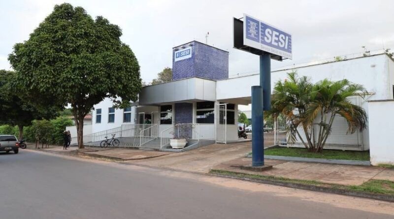 SESI se manifesta após aluno ser esfaqueado em escola de AraguaÃna; aulas suspensas e reunião com pais na segunda