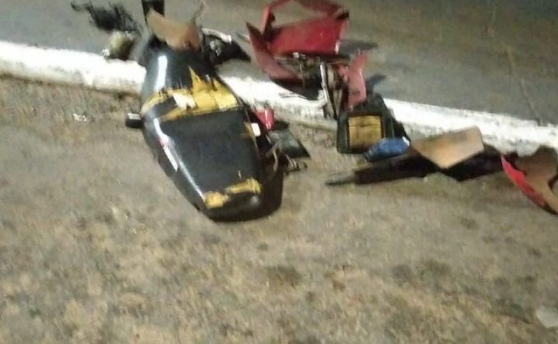 Câmera de segurança flagra grave acidente entre caminhonete e moto em cruzamento de Araguaína