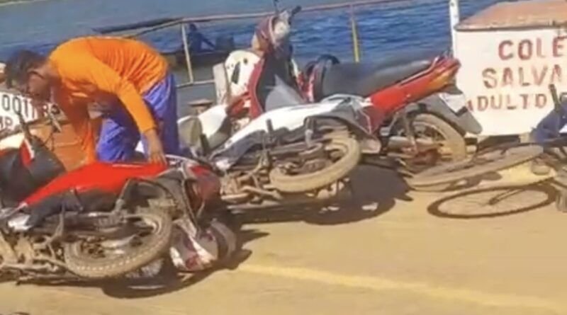Balsa colide novamente com estrutura da ponte entre Xambioá e São Geraldo; motos caem durante impacto