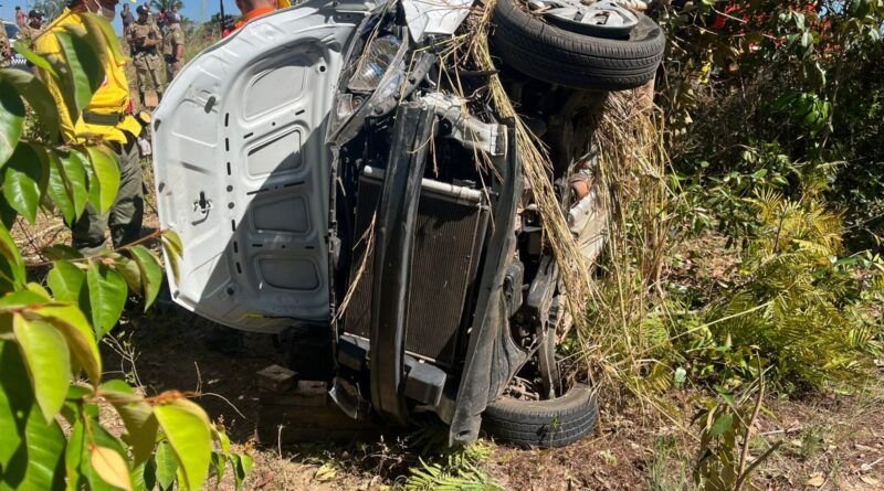 HB20 com oito ocupantes capota na TO-010; duas pessoas morreram