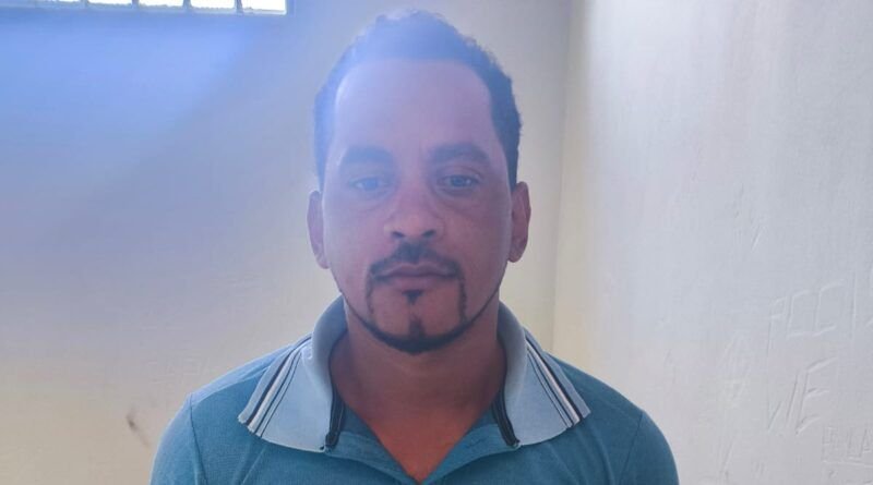 VÍDEO: Homem é preso com arma e mais de 4 kg de drogas em Araguaína; entorpecentes vinham de Aragominas