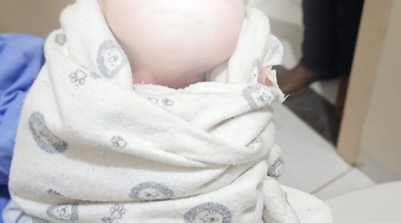 VÃdeo mostra momento em que bebê de 07 dias é abandonado em Filadélfia