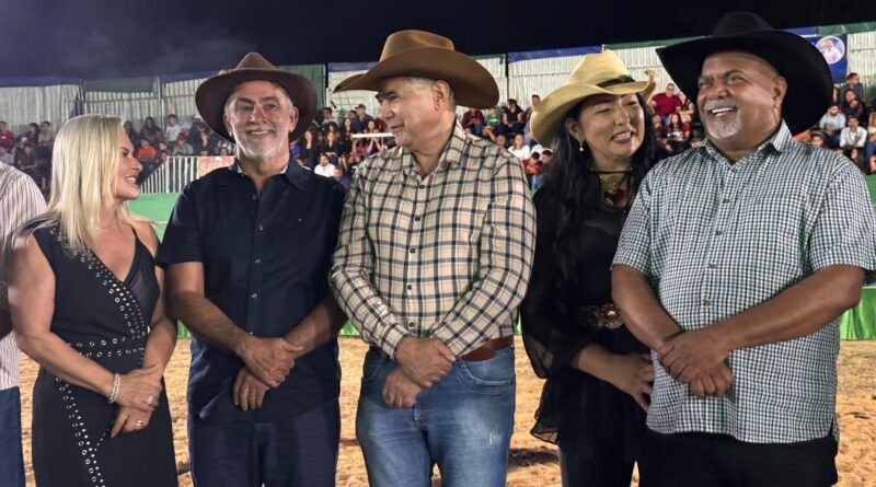 Amélio Cayres prestigia 34ª ExpoFormoso e visita prefeitos de Aliança e Brejinho de Nazaré