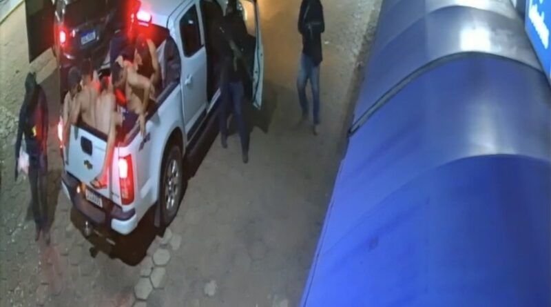 Quadrilha armada explode agência do Bradesco e faz reféns em Carolina-MA