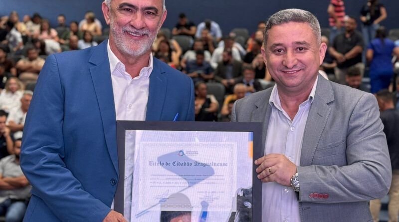 Presidente da AL, Amélio Cayres, recebe Título de Cidadão Araguainense