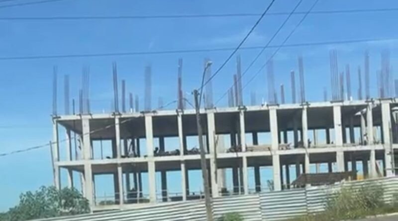 Prefeitura de AraguaÃna já gastou R$ 2 milhões na obra paralisada da Câmara e diz esperar emendas para continuar